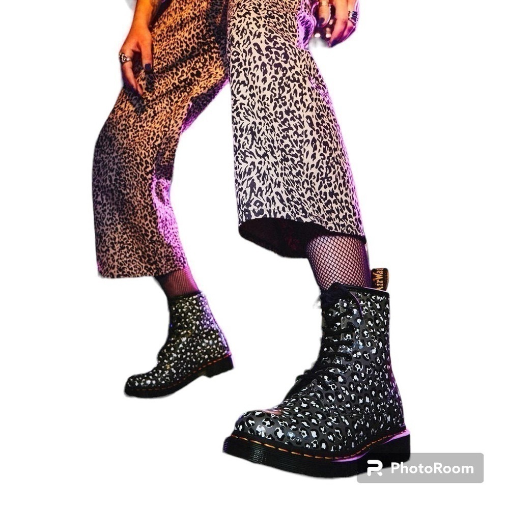 Dr. Martens 1460 Women’s Leopard Smooth Leather Lace Up Boot Combat Boots Size 7 - Picture 2 of 8